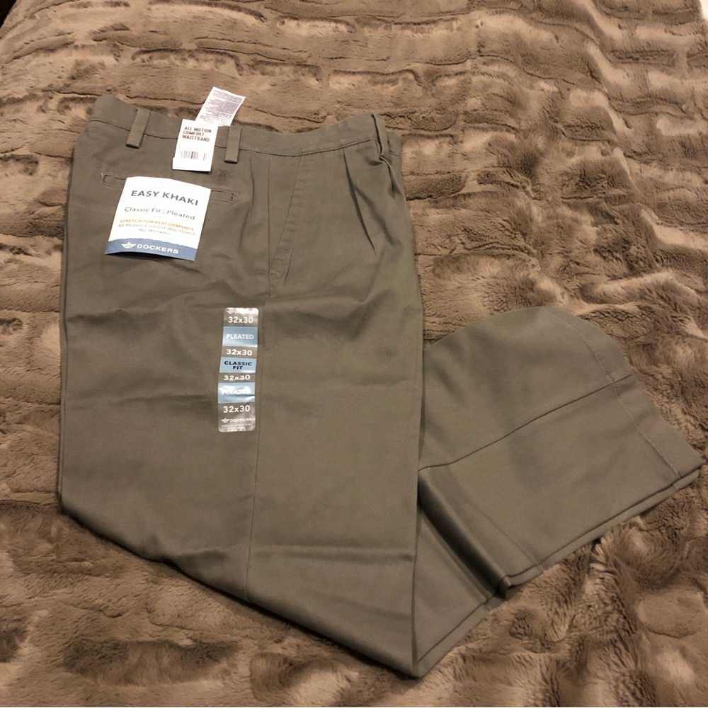 Khaki Dockers new with tag. 32x30, performance stretch
